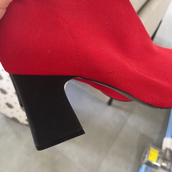 Red sock booties - Picture 3 of 3